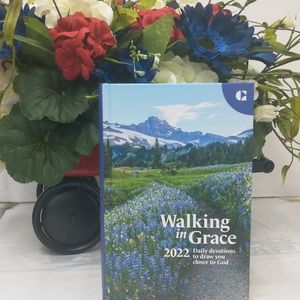 Walking in Grace 2022 daily devotionals guidepost